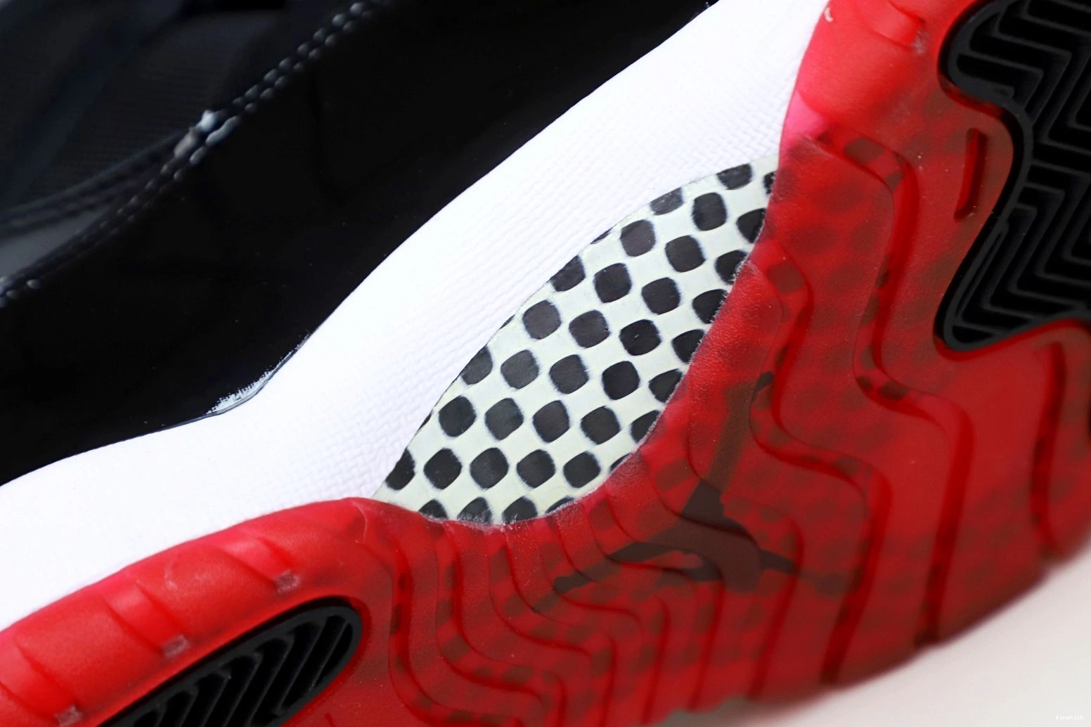 RETRO AIR 2019 11 'BRED' JORDAN 0109